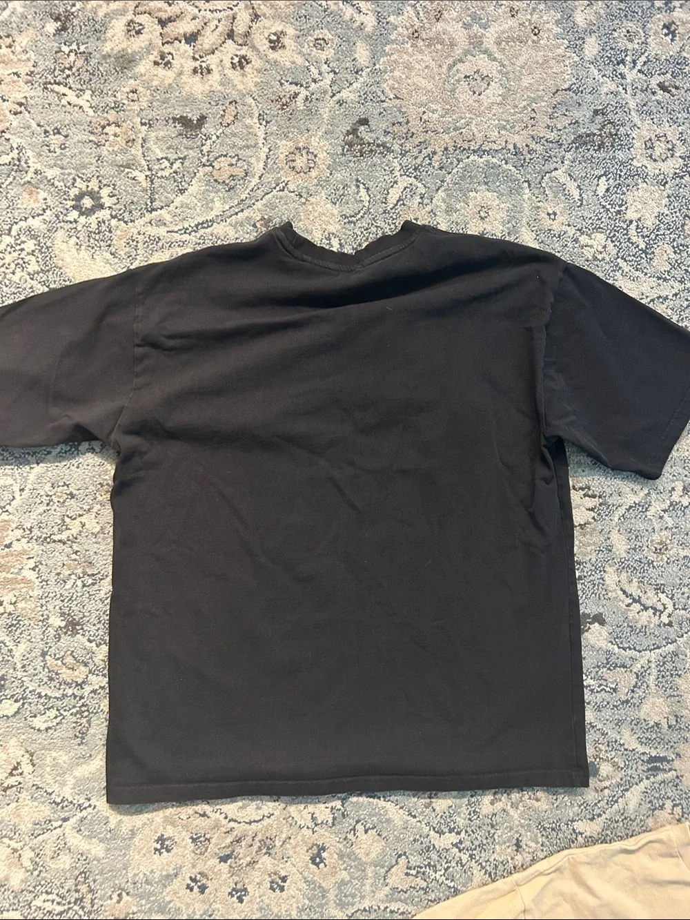 GUESS Black Short-Sleeve 'Los Angeles' Logo Tee with Red Lettering - Picture 5 of 5